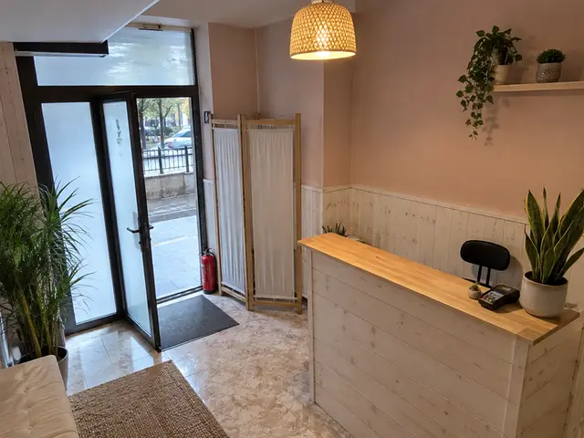Aydınlık giriş ve karşılama bankosu — İncirli, Masaj Salonun